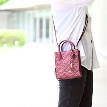 MICHAEL KORS MERCER 經典MK印花皮革迷你兩用手提包/紙袋包(莓果紅)