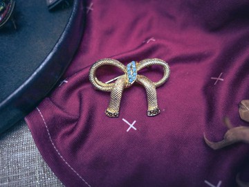 Sphinx 復興風格立體蝴蝶結胸針 琥珀與綠松石配色—英國古董首飾