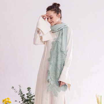 【輕奢】 Andrea梔子花葉蕾絲刺繡純羊絨Cashmere圍巾