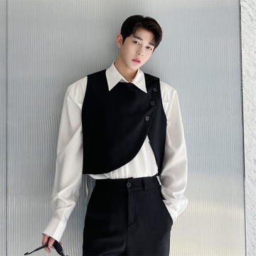 小眾設計感網紅不對稱小馬甲男短韓版痞帥復古工裝搭配襯衣發型師