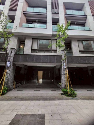全新電梯別墅~大面寬雙車位間間套房三代同堂極致首選｜台中市西屯區同志巷