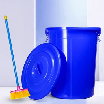 台灣製萬用桶儲水桶垃圾桶附蓋(顏色隨機) 56l (單入桶+掃把1支)