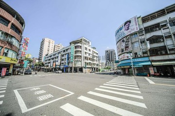 北高大地坪|臨路漂亮|顯目透天店面~誠意出售｜高雄市鼓山區華榮路