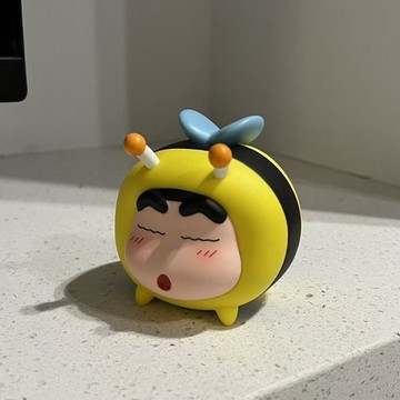 臺灣/🌸手辦 擺件 二次元 造景蜜蜂小新 蠟筆小新之助 手辦擺件動漫周邊禮物客廳可愛公仔迷你版