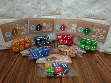 【桌遊侍】新天鵝堡 木質六面骰 《內有各種顏色清單》 各色骰子.桌遊周邊.桌遊配件.各式配件.骰子.新天鵝堡.繽紛骰子