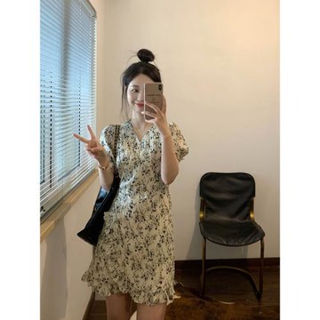 裙子女夏季2025新款法式收腰顯瘦絕美泡泡袖碎花V領連衣裙小個子
