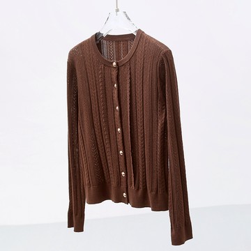 絞花肌理圓領金屬扣針織外套484384