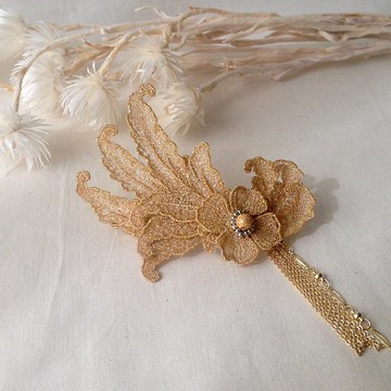 蔓藤花紋刺繡瓦萊塔金