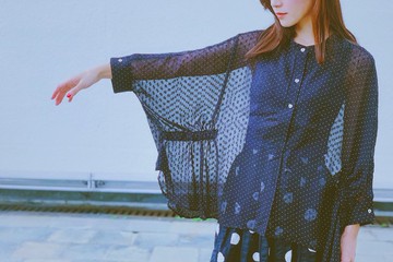 黑白雪紡緹花立領蝴蝶襯衫