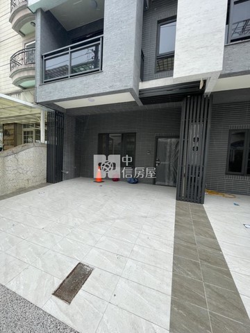 【賣房女孩】平鎮家樂福全新雙車電梯別墅｜桃園市平鎮區福壽路