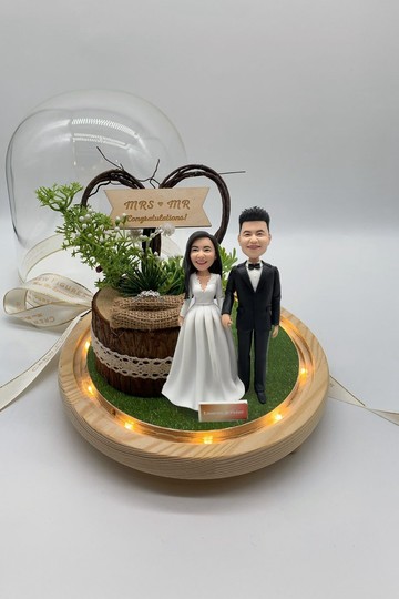 客製化西裝婚紗 Q版人像公仔・結婚禮物/求婚紀念/玻璃罩永生花