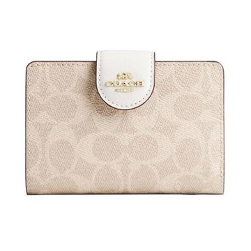 【COACH】經典LOGO緹花皮革釦式皮夾中夾 沙色x米白色 CW786 IMXDM