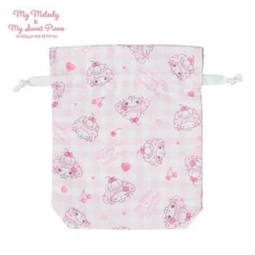 小禮堂 Sanrio 三麗鷗 x DOLLYMIX 美樂蒂 Piano 尼龍束口袋 櫻桃 (夢幻草莓蛋糕)