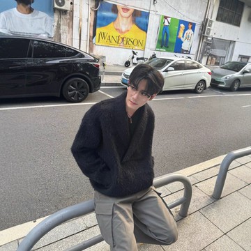 素色V領軟糯慵懶風針織衫男秋冬韓系輕奢潮流毛衣男