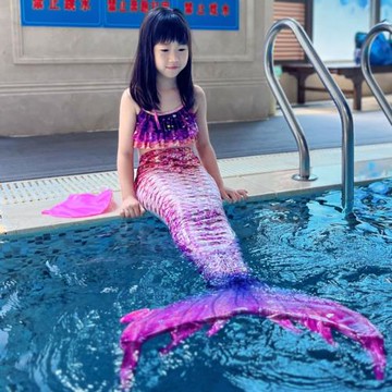 愛麗兒溫泉度假拍照表演美人魚