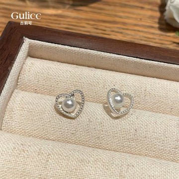 【Gulicc】古莉可 簡約 愛心 珍珠 耳環(飾品 耳飾 耳釘 耳扣 耳環 情人節 母親節 七夕 生日禮物)