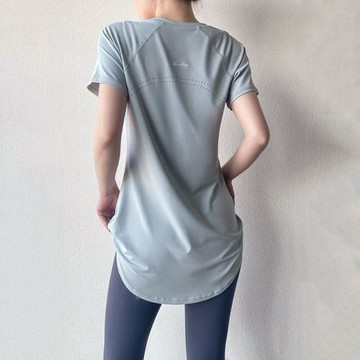 瑜伽服短袖夏季中長款遮臀速干健身運動T恤女鯊魚褲搭配的上衣薄