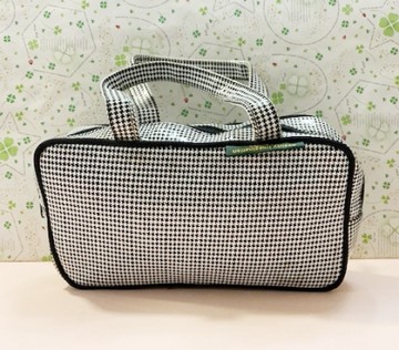 【震撼精品百貨】日本精品百貨~日本手提袋/分隔收納包-黑細格#87080