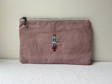 fingirl1000-一股刺繡蝴蝶手拿包1000枚女子展