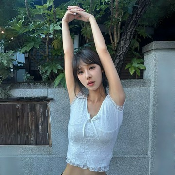 CU🇰🇷絕美蕾絲🤍性感短版修身顯瘦 細緻蕾絲短袖上衣 蕾絲拼接V領上衣