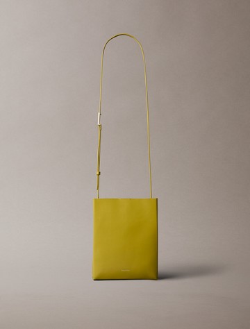 Calvin Klein CK 紙袋皮革斜肩包