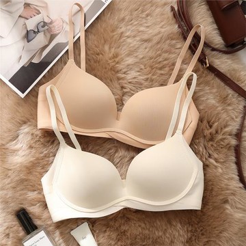 日本無痕內衣女士小胸聚攏上薄下厚無鋼圈收副乳防下垂光面文胸罩