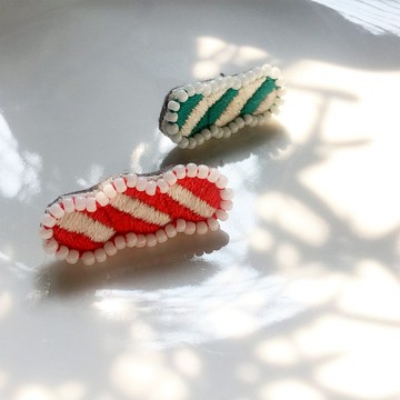 迷你手工刺繡珠珠耳針一對