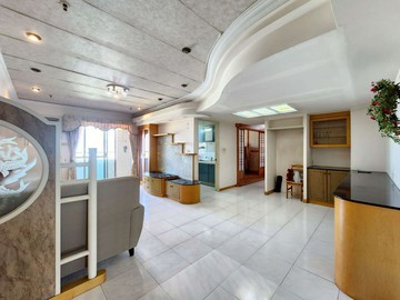 三多商圈京華富邑-大三房+平車｜高雄市苓雅區忠孝二路