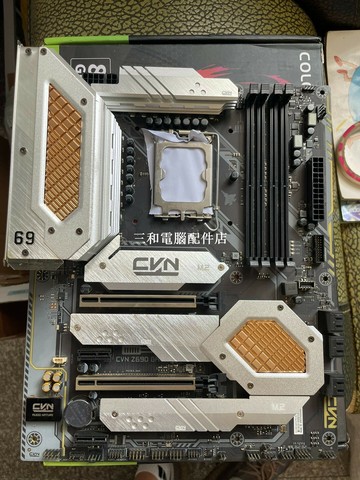 七彩虹 CVN Z690 GAMING PRO 主板 實物拍攝 銀白散熱裝甲 支援 DDR4 内存【三和電腦配件店】