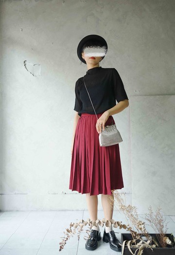尋寶古著-昭和風格復古紅百摺緞面質感過膝裙