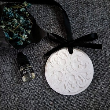 高檔創意車載掛件車內掛飾英倫風浮雕花香薰擴香石衣櫥香膏直銷價