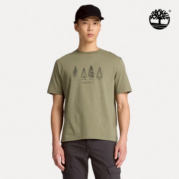 【限店販售】男款深綠色松樹圖案短袖T恤|A2D1Z991