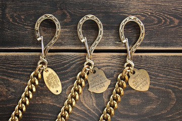 【METALIZE】馬蹄大鉤腰鍊-Lucky Brass Tag