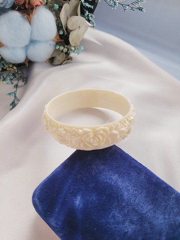 美國西洋古董飾品 / 牛奶白薔薇賽璐珞浮雕花卉復古手環 古董首飾