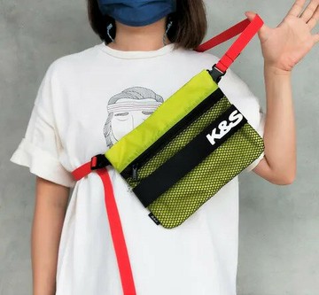 簡約 x 超輕量防潑水斜背包-燦黃春日