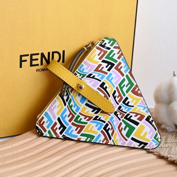 FENDI 8M0456 撞色滿版LOGO印花三角零錢包.黃/白