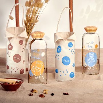 【SENSE LAB·Disney】迪士尼 維尼日和 竹蓋小玻璃瓶提袋組1000ml