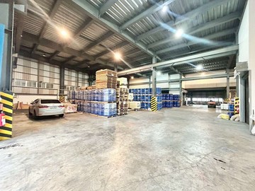 有影片《使用2千坪》工業區可卸貨櫃挑高8米2噸貨梯｜新北市林口區工四路
