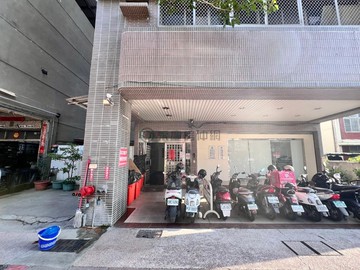 【武廟商圈】紅樓貴族/捷運住宅套房/有陽台｜高雄市苓雅區中正一路