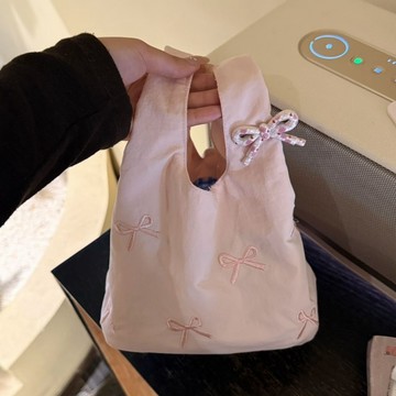 蝴蝶結手提包🎀 粉色蝴蝶結刺繡手拎包輕便收納小眾設多巴胺計感便攜 小布包 手拎包 收納包 可愛包包 化妝包 手腕包