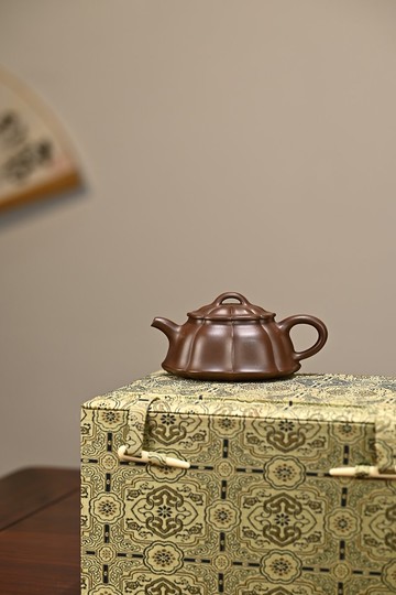 云波 全手工  容量140cc 紫泥 筋紋設計身形輕盈柔美中棱角分明