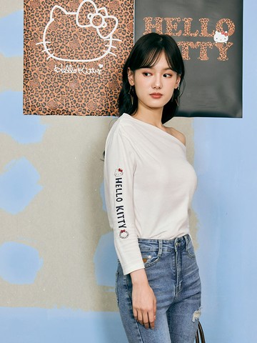 KITTY妝可愛系列．純棉微性感斜肩造型長袖上衣