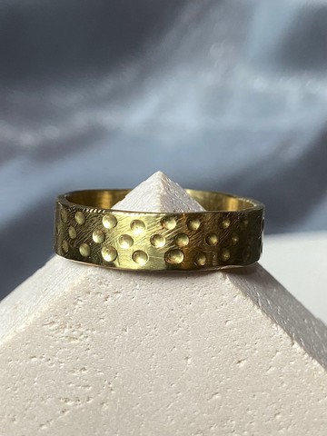 挖洞寬版黃銅戒指