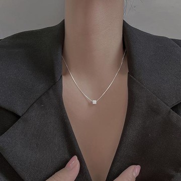 925純銀小方塊項鏈小眾設計感輕奢吊墜鎖骨鏈2025新款頸鏈爆款