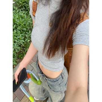 【 𝑭𝒍𝒐𝒘𝒆𝒓𝒔𝒆𝒂】超好看蝴蝶結印花 正肩短袖T恤 小個子 顯瘦 修身 T恤女 短版上衣 流行衣服