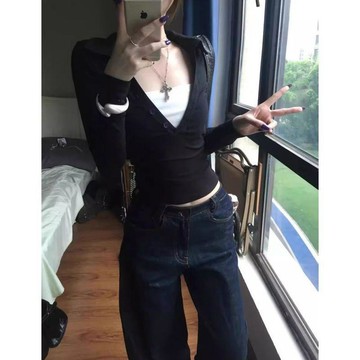 ♡ 𝑪𝒉𝒊𝒄 𝒖 ♡撞色V領拼接假兩件黑色正肩長袖T恤女秋冬新款修身顯瘦內搭上衣