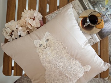 經典貓咪刺繡抱枕 40x40cm /四色