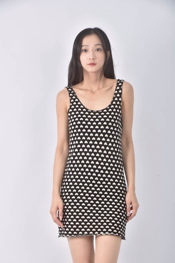 (F) 【又又私服】愛心黑色上衣