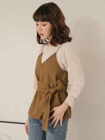 假兩件附綁帶配色細肩帶背心長袖上衣