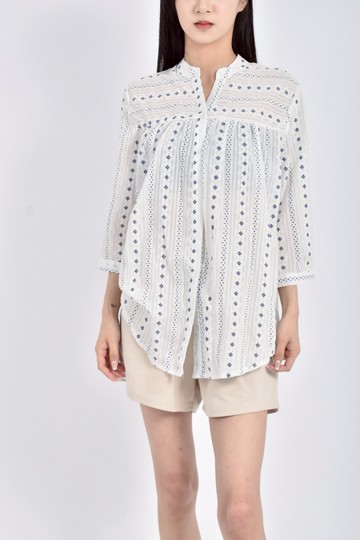 (M) 透膚花紋白色長袖上衣